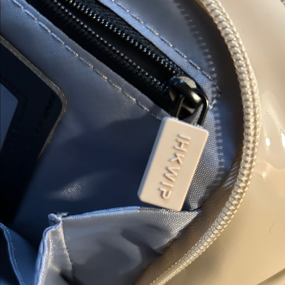 Stylish Cream Crossbody Bag - Picture 2 of 4